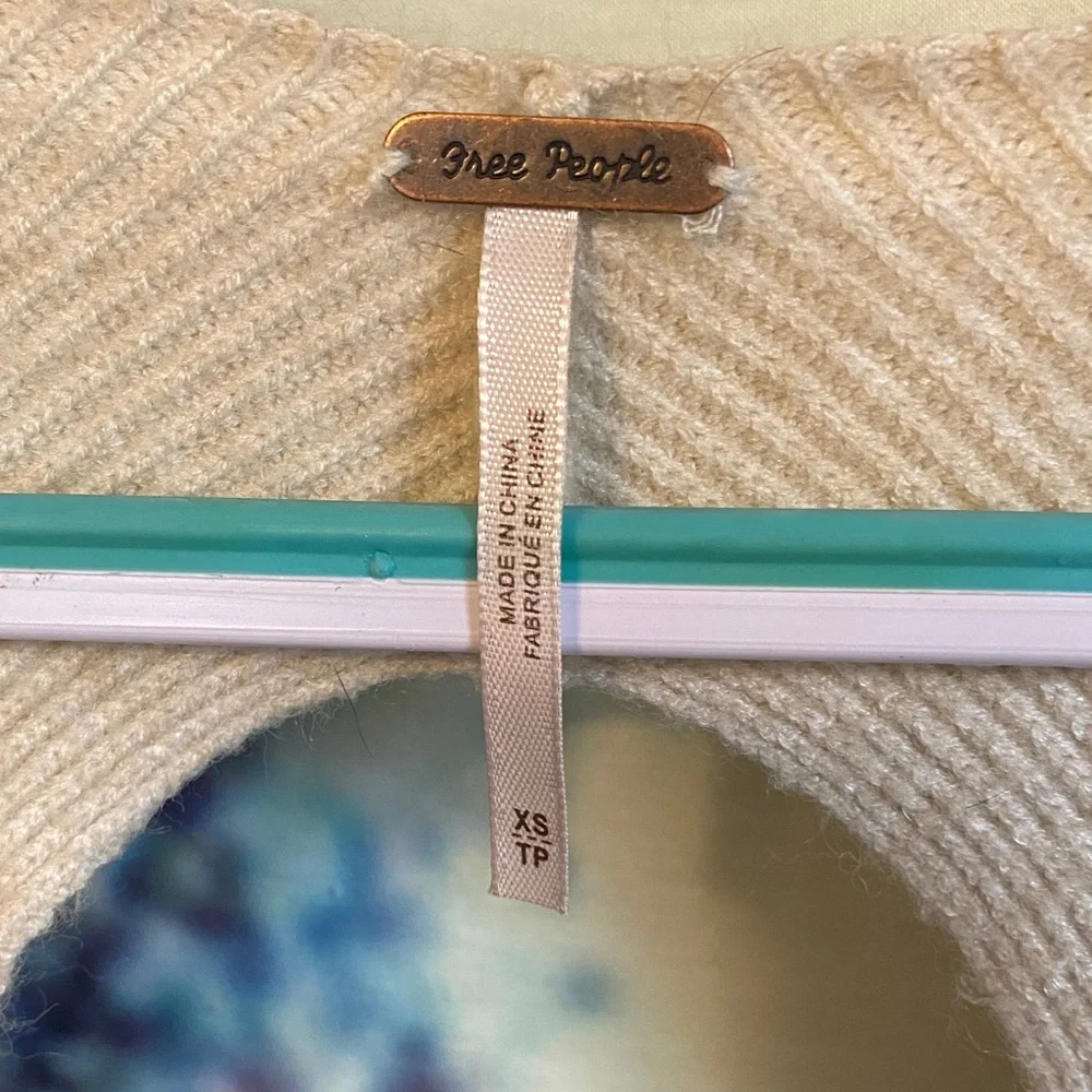 NWOT Free People Cream/oatmeal puff sleeve open back Knit Blouse sweater - Picture 9 of 10